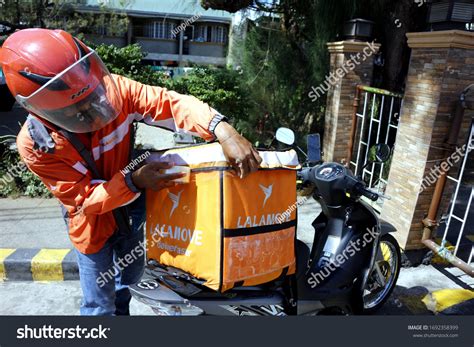 courier in Tagalog .